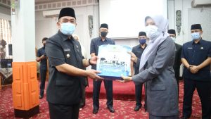 Pelantikan Sekda, Wali Kota: Selesaikan Permasalahan Pemerintahan dan Berikan Pelayanan Terbaik Kepada Masyarakat